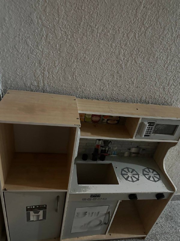 Детская игрушечная кухня