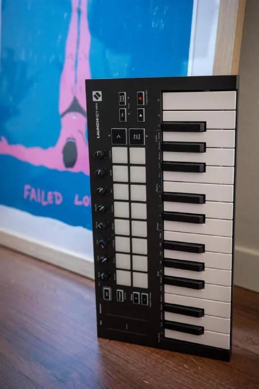 MIDI-клавиатура Novation Launchkey Mini, Гитарный мини-усилитель Blackstar Fly 3 1