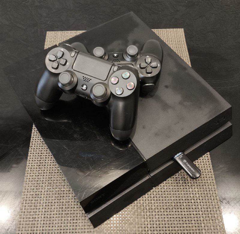пс4 playstation с 2 джойстиками, флешка