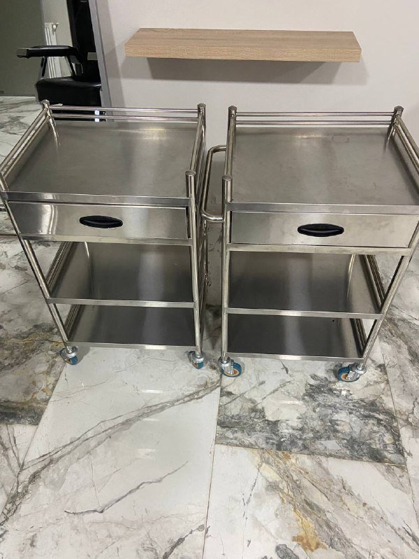 Зеркала, металлические тележки