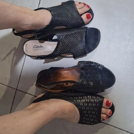 Женские кожаные босоножки Clarks