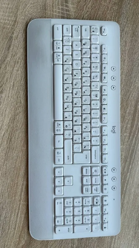 Logitech K650 keyboard 1