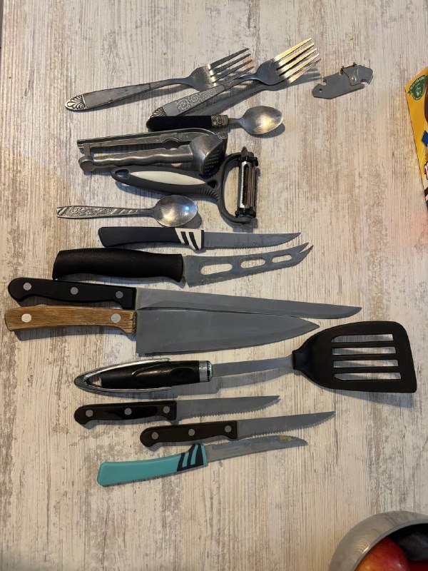 Ножи, вилки, ложки, кухонные принадлежности