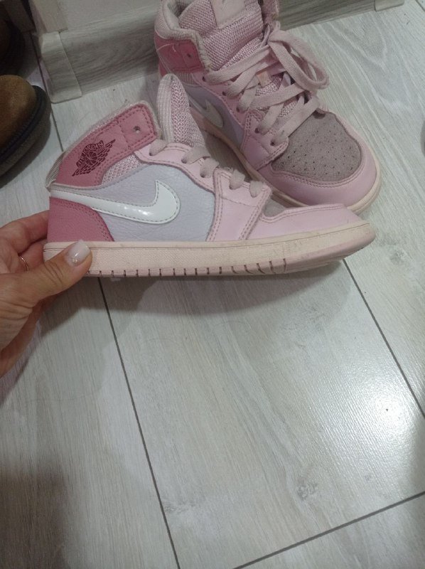 Детские розовые кроссовки размер 34