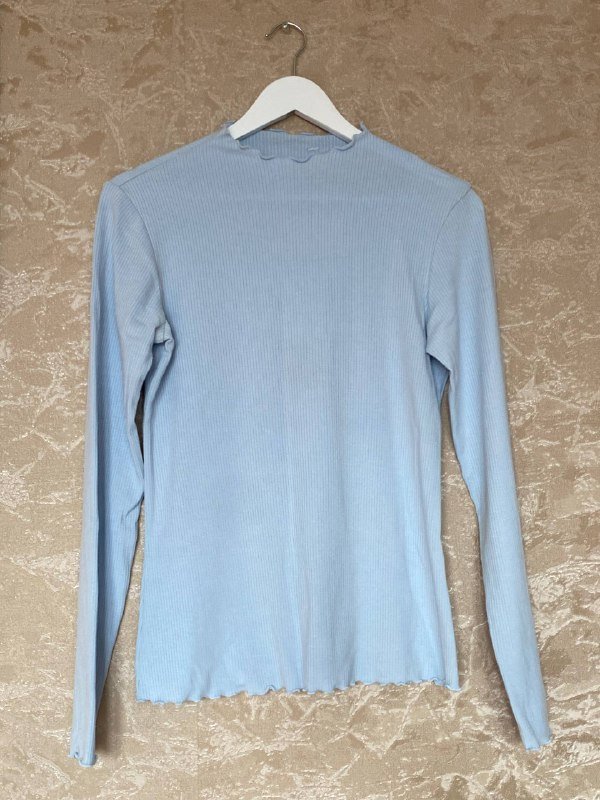 Нежная пастельно-голубая водолазка размер М-L