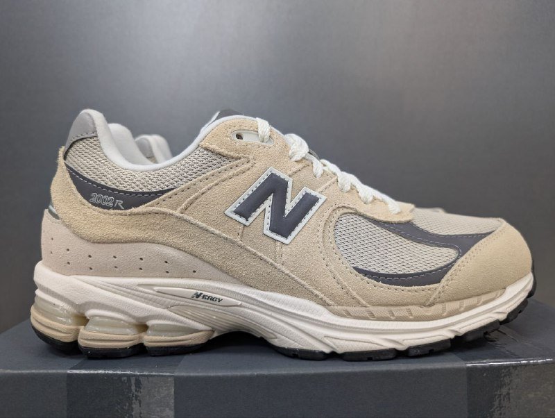 Новые кроссовки 40 размер