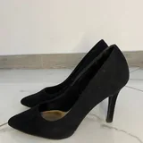 Colin’s-ის პიჯაკი, Bershka-ს ტყავის ქურთუკი, Bershka-ს ზამშის ფეხსაცმელი, H&M-ის სანდლები 4