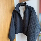 Топ Lime, куртка Oysho, джинсы AllWeNeed 3