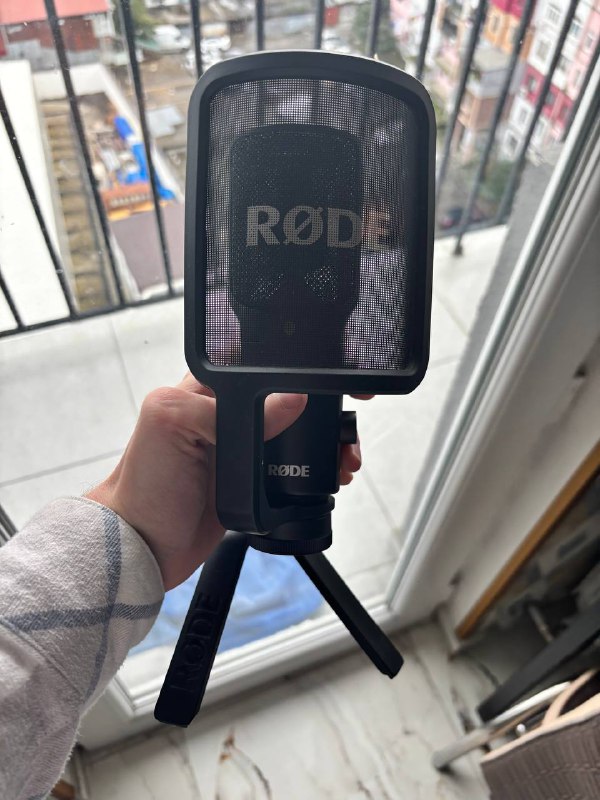 JBL 306 MKII, Focusrite audio interface, Rode NT USB microphone 6