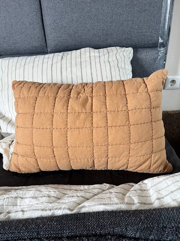 Декоративные подушки серые и коричневая 2