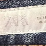 Очки Ray-Ban, флешки Verbatim, комбинезон, рубашка, джинсы 8