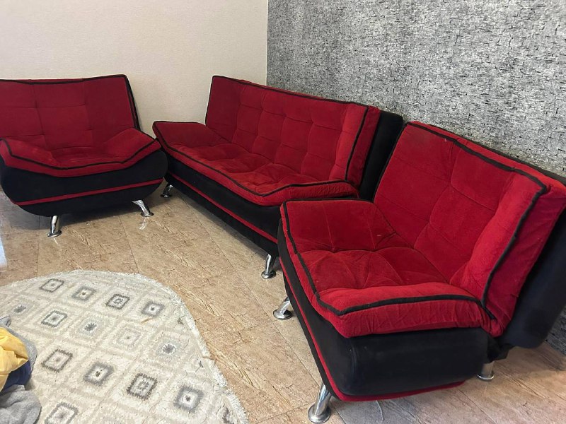 Раскладной диван и 2 кресла