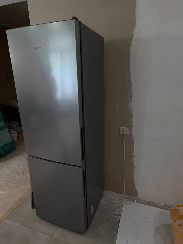 Холодильник Indesit 1