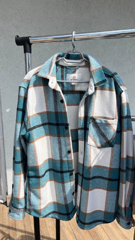 Джинсовая куртка, брючный костюм, рубашка, платья, футболка 3