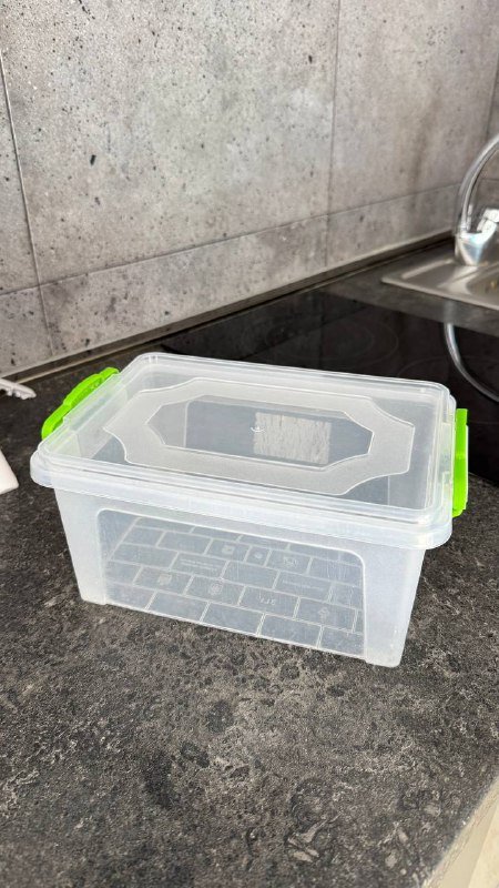 Большой пластиковый контейнер 24x14x12 см 2