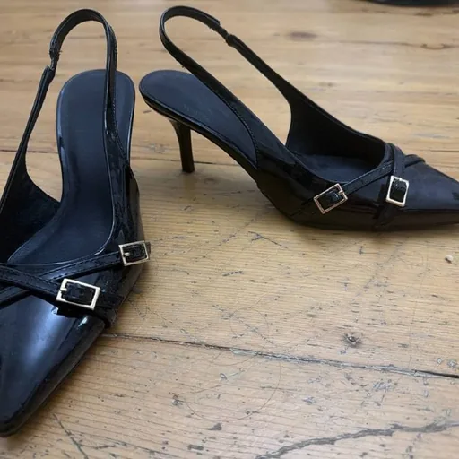 Women’s shoes, size 40