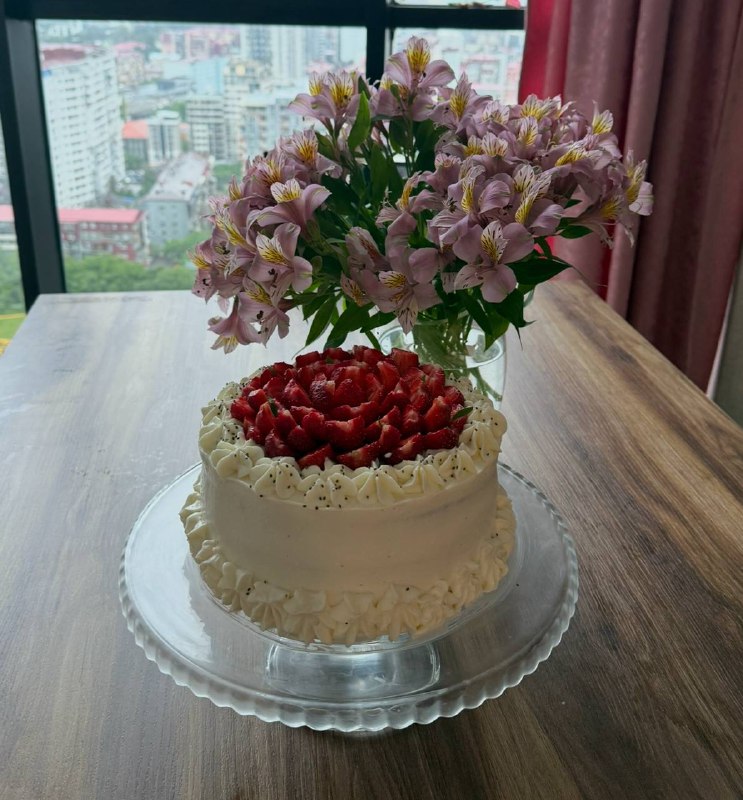 Стеклянная подставка для торта на ножке
