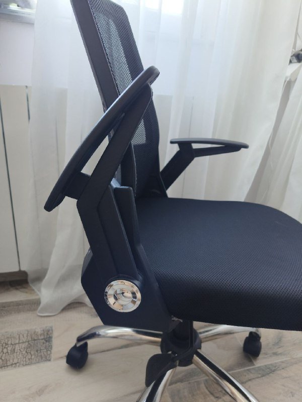 Офисное кресло 4