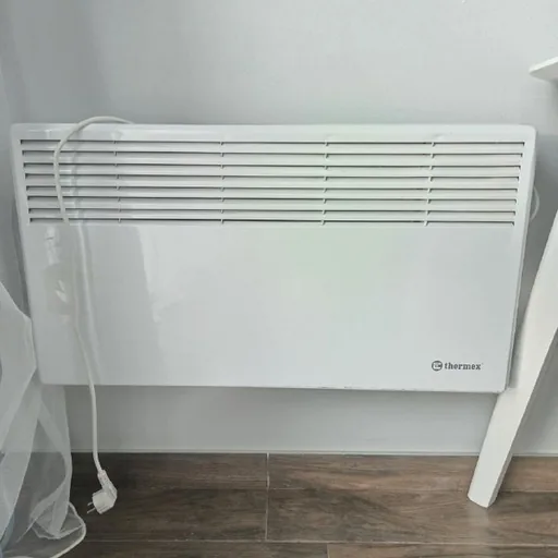 Обогреватели, вешалка, полка и столик IKEA