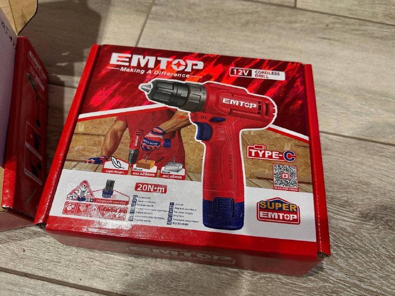 Два новых шуруповерта без АКБ