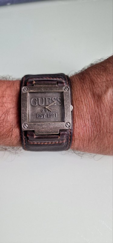 Наручные часы Guess на кожаном ремешке 4