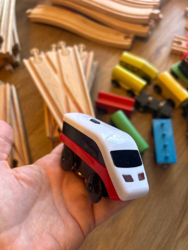 Икеевская деревянная игрушечная железная дорога с поездом и ящиком 2