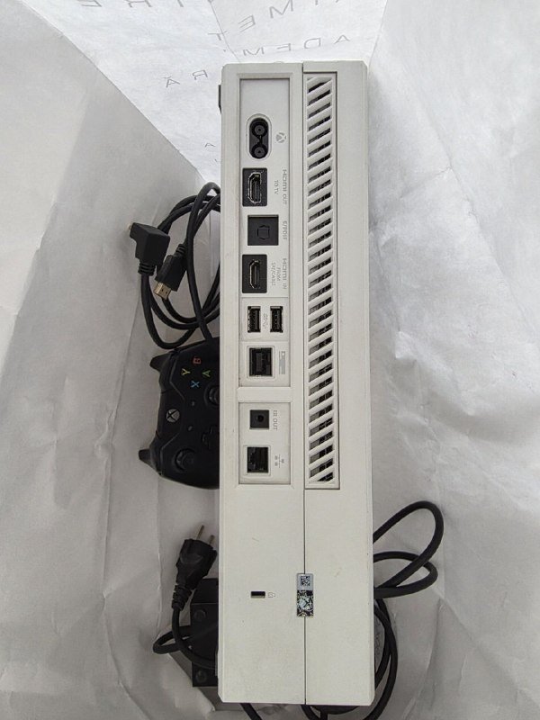 Xbox One 500 GB, 2 геймпада, блок питания, HDMI, внешний HDD ADATA 5