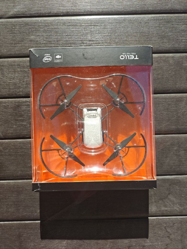 Дрон DJI Tello с аккумулятором и запасными винтами