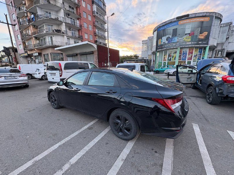 Hyundai Elantra гибрид 2023 8