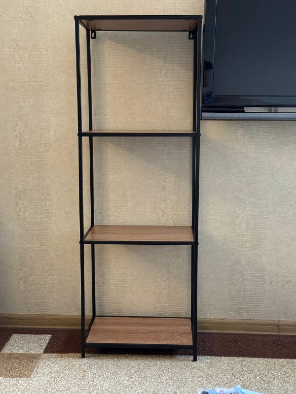 Стеллаж с металлическим каркасом и полками ДСП