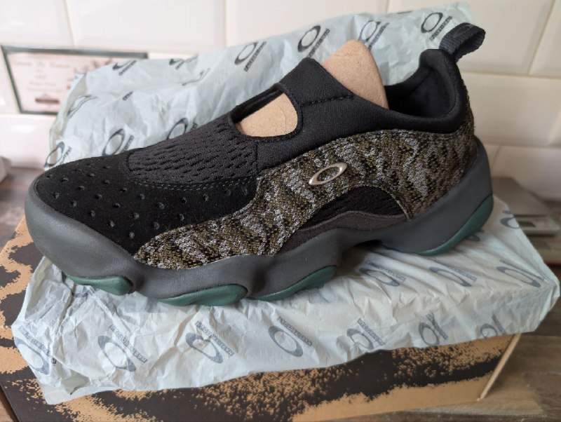 Oakley Flesh Sandals размер 10.5 US, 44.5 EU