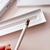 Apple Magic Keyboard Folio, Apple Pencil 4