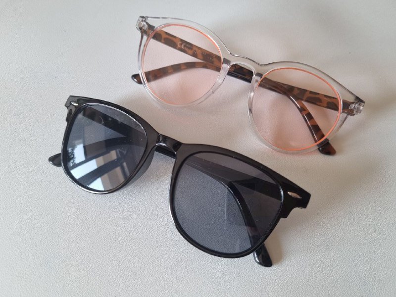 Чёрная сумка, солнцезащитные очки, чокер, ремень 5