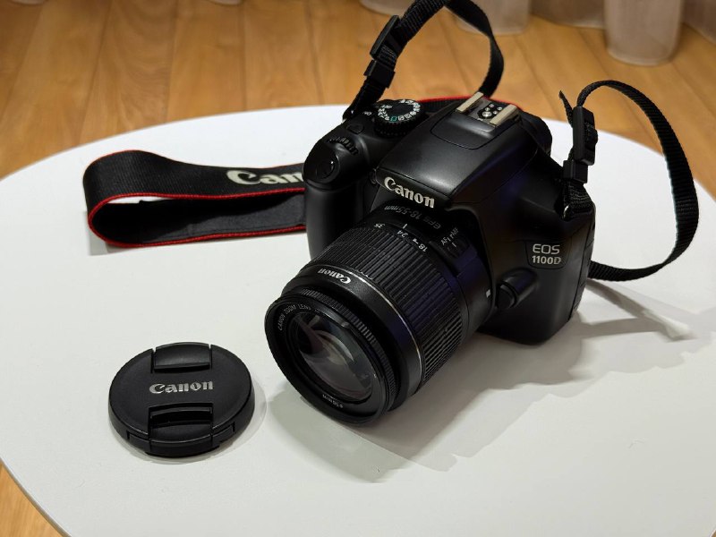 A Series S, PS5 Slim, Nintendo Switch Oled, DualSense controllers, Canon EOS 1100D 5