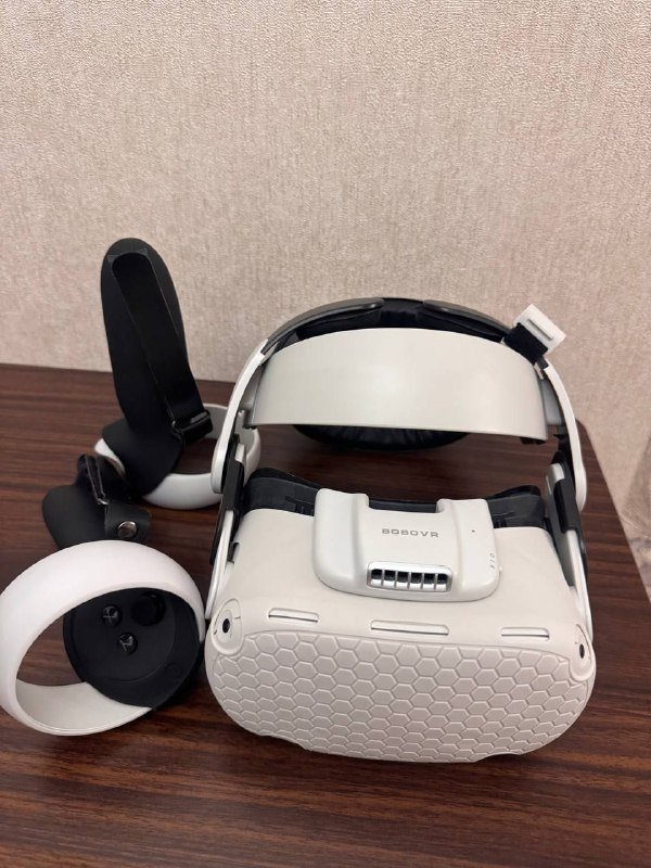 Meta Oculus Quest 2 - 128 GB, комплект BoboVR, вентилятор, чехлы