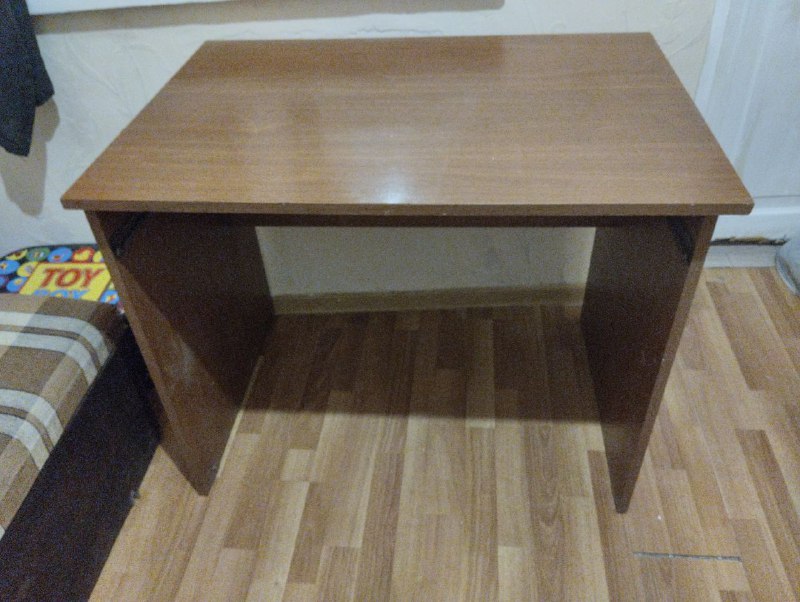 Стол крепкий 92x65 см, высота 75 см