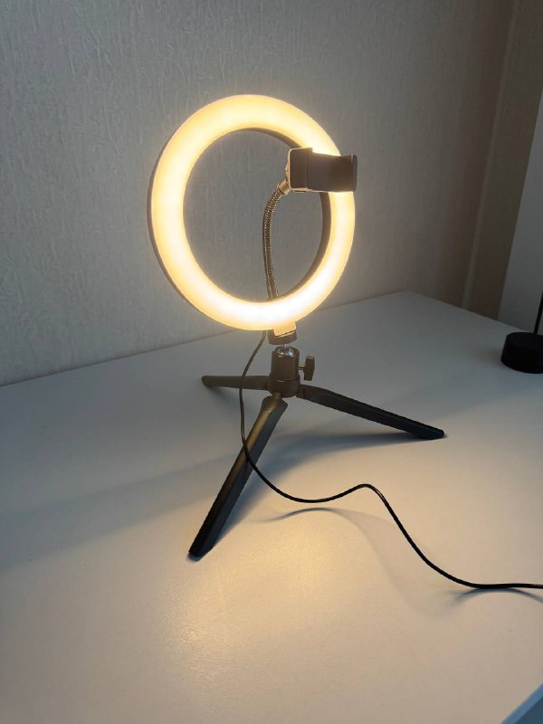 Xiaomi Light Bar, LogiLink Ring Lamp, Asus Mouse, Cougar Keyboard, Yandex Speaker 5