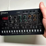 Компактный синтезатор Roland S-1 2