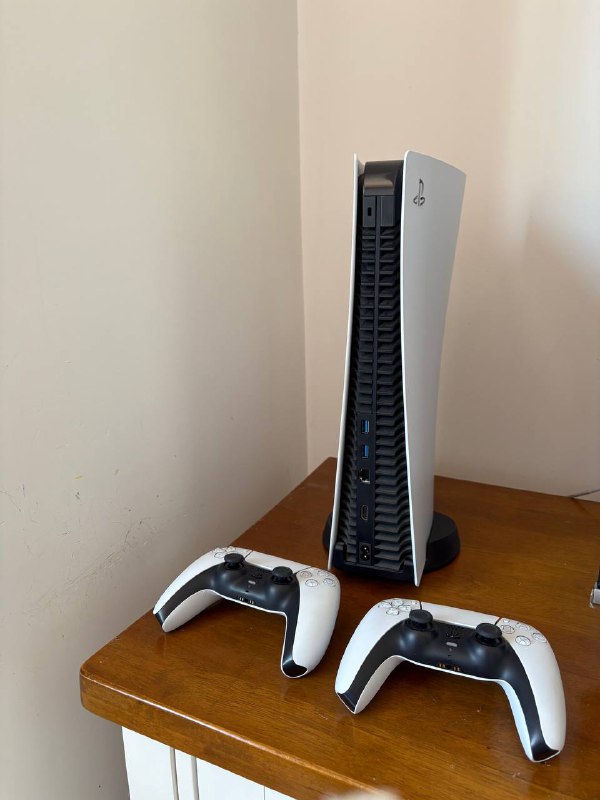 Sony Playstation PS5 с дисководом, 3 шнура, 2 джойстика 4