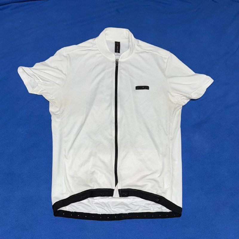 черная джерси Gore, белая джерси Nalini, джерси Rapha G.S. Imperial merino, винтажная джерси Deutschlandsberg Austria, винтажная джерси Eddy Merckx Panasonic, черное джерси Rapha core, черная джерси B'twin, длинные бибы Gore, длинные бибы Dhb 2