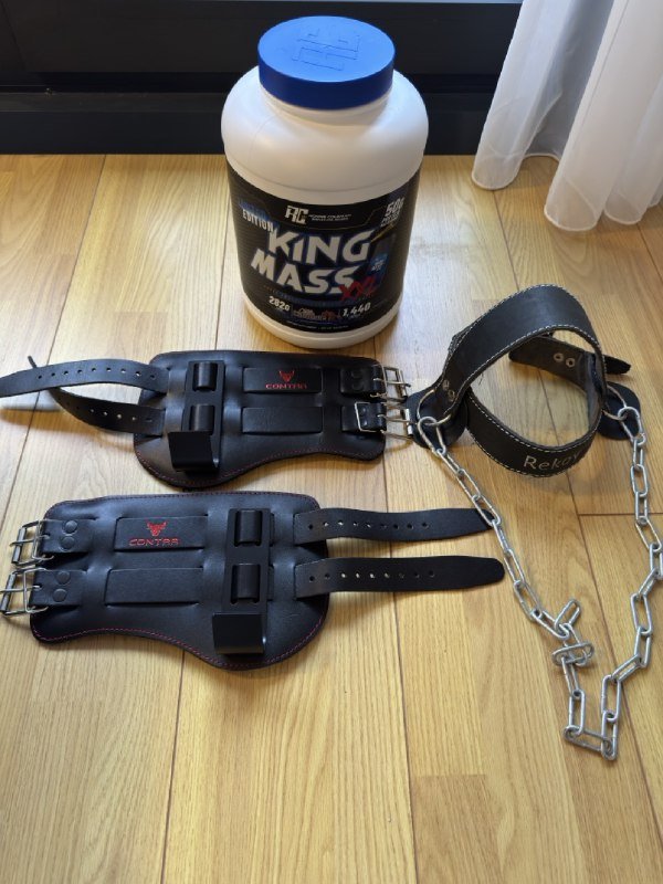 Пояс, наручники и спортивное питание King Mass