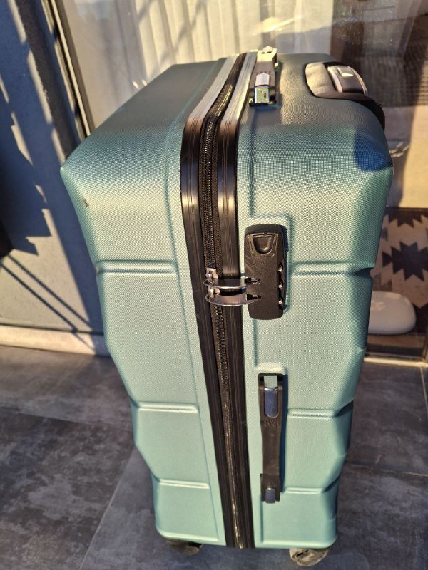 Чемоданы Freedom и It luggage размера М 8