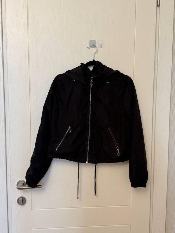 Платок из пашмина, кепка USPA, шапка-капюшон, пуховик, накидка, кожаный плащ, куртка короткая Bershka 8