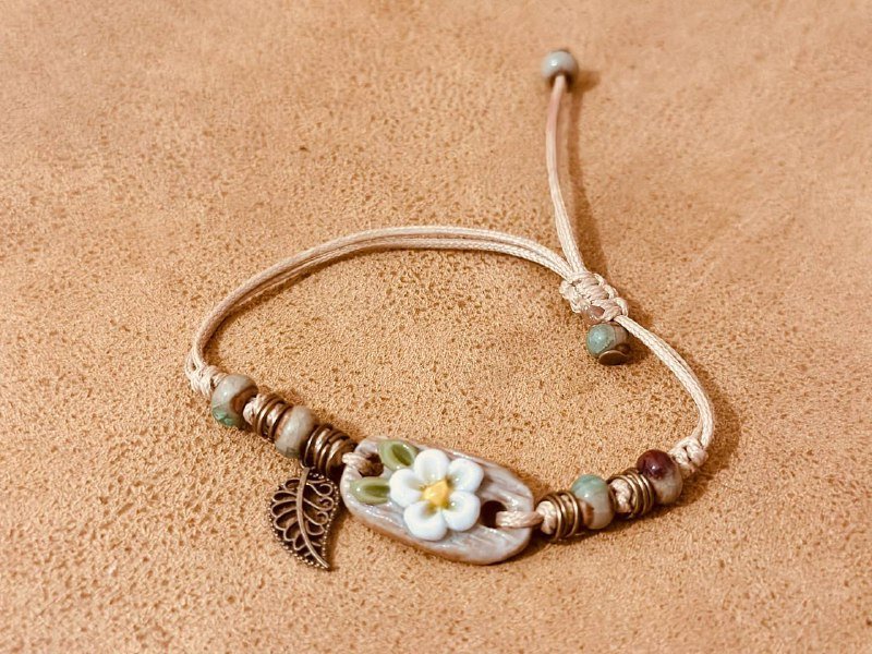 ботильоны, браслет, книга, диспенсер, воротник для собак, микрофон, маска для лица, степлер 2