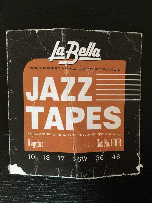 Джазовые струны, губная гармошка, диджейские наушники AKG