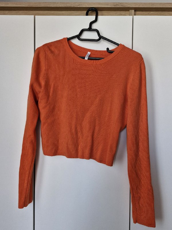 Пуловер Cos, Джинсовка Stradivarius, Укороченная кофта, Юбка со складками 3