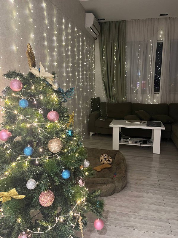 Елка с игрушками