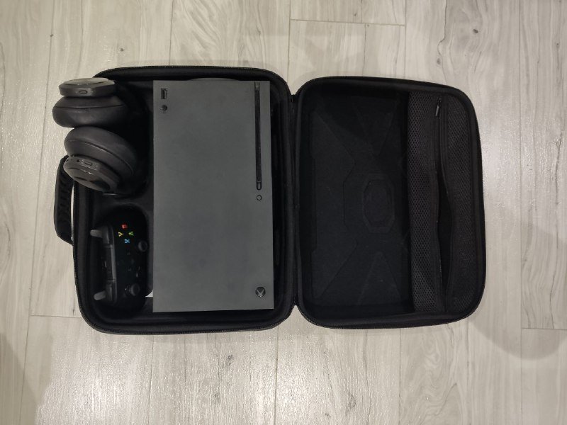 XBOX Series X 1TB, наушники Bang & Olufsen, геймпад, кабель HDMI, чемодан