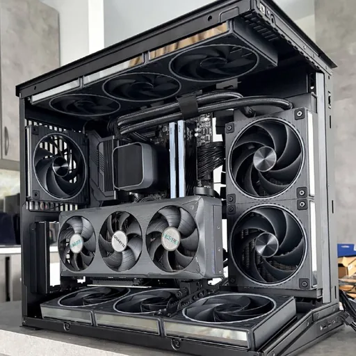 Игровой компьютер Lian Li Ryzen 7 7800X3D RTX 5070