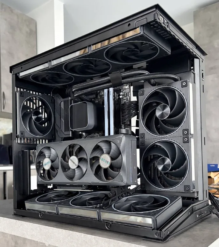 Игровой компьютер Lian Li Ryzen 7 7800X3D RTX 5070 1